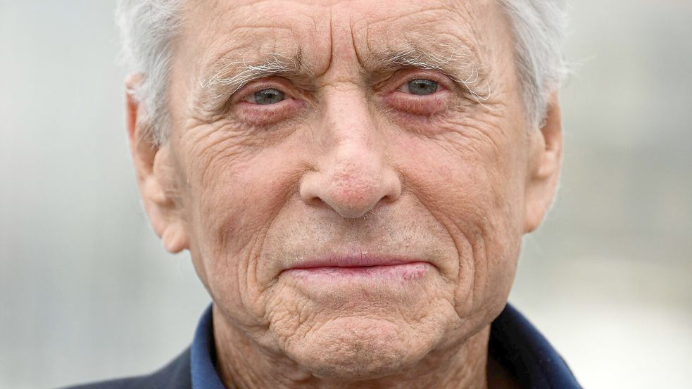 Manch atemberaubender Frau ist US-Schauspieler Michael Douglas schon nahe gekommen - vor und hinter der Kamera, wie er in seinen Memoiren nun verrät. (Archiv) Foto: Christophe Simon/3p-afp/dpa