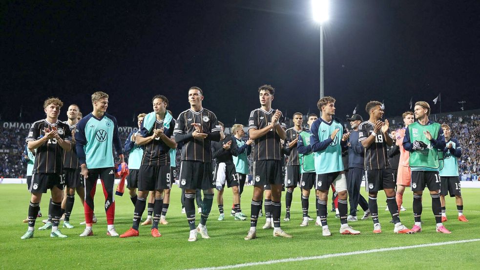 Die deutsche Nationalmannschaft nach dem 0:0 in Griechenland.  Foto: Christian Charisius/dpa
