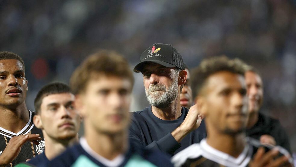 Das Erreichen des Viertelfinales in der Nations League kann für den Bundestrainer kompliziert werden.  Foto: Christian Charisius/dpa