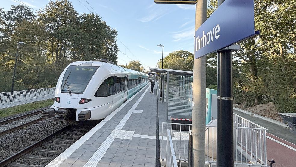 Am neuen Bahnhaltepunkt in Ihrhove halten seit diesem Montagmorgen Züge, die zwischen Bremen und Groningen und in umgekehrter Richtung unterwegs sind. Foto: Carsten Ammermann
