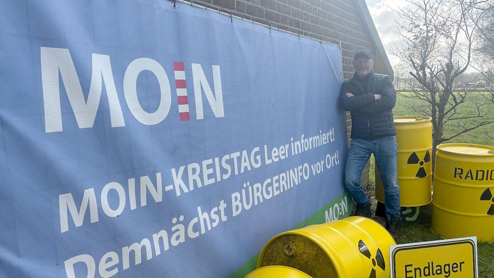 Durfte die Moin-Fraktion diese Fässer für eine Protestaktion gegen Atommüll über die Fraktionsmittel finanzieren? Der Landkreis Leer will jedenfalls das Geld zurück. Foto: Lars Löschen/Archiv