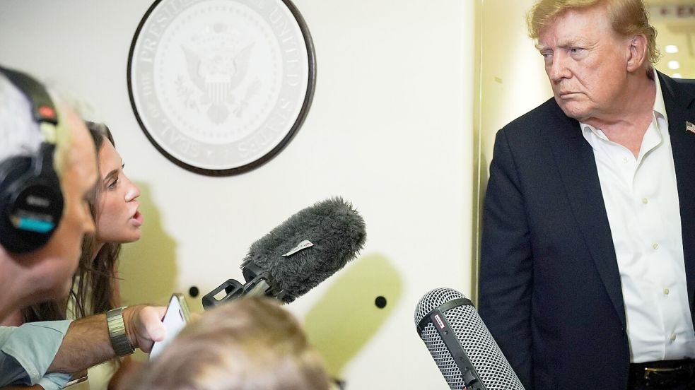 Auf einer Reise nach Irland stellte Beni Rae Harmony noch Fragen den US-Präsident Donald Trump. Jetzt muss sie im Presseteam des Weißen Hauses auf Fragen der Journalisten Auskunft geben. Foto: Julia Demaree Nikhinson