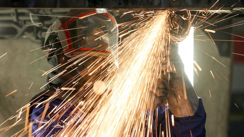 Die deutschen Industriebetriebe verzeichnen einen überraschend deutlichen Auftragseingang. (Symbolbild) Foto: Jan Woitas/dpa-Zentralbild/dpa