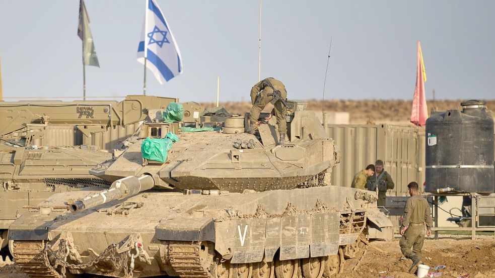 Israel hat die Alarmbereitschaft seiner Truppen im Gazastreifen vor dem Jahrestag des Massakers am 7. Oktober 2023 erhöht. (Symbolbild) Foto: Ohad Zwigenberg/AP/dpa