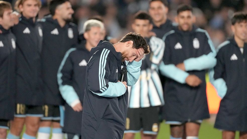 Nach seinem Abschiedsspiel war Lionel Messi emotional bewegt. Foto: Gustavo Garello/AP/dpa