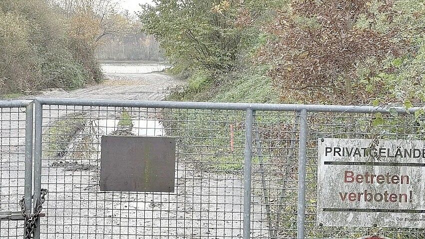 Noch ist das Betreten des Privatgeländes an der Gronewoldstraße in Klostermoor verboten. In Zukunft könnten hier Badegäste willkommen sein. Foto: Archiv/Marion Janßen