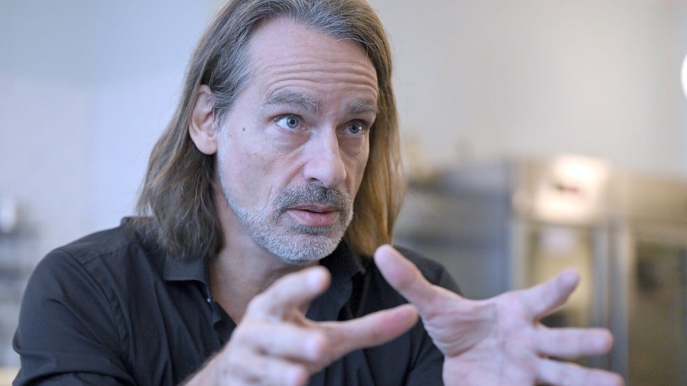 Richard David Precht schreibt derzeit an einer mehrbändigen Geschichte der Philosophie – möglicherweise der letzten, die von einem Menschen geschrieben wird, fürchtet der Bestseller-Autor. Foto: dpa/Federico Gambarini