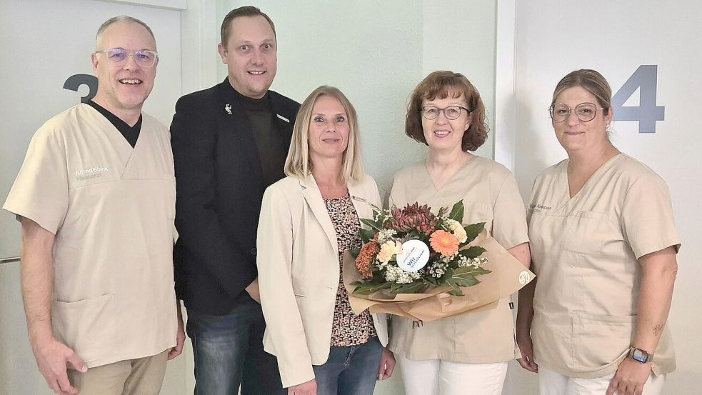 Alfred Blank (von links), Matthias Huber, Meike de Freese, Iris Meyer und Wiebke Kempen. Foto: Gemeinde Apen