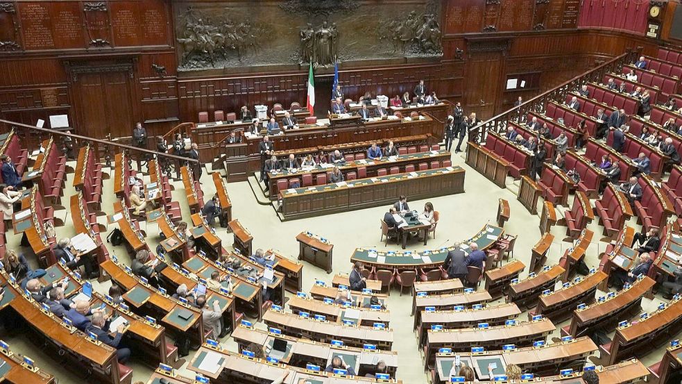 Die umstrittene Wahlrechtsreform hat ihre letzte parlamentarische Hürde genommen. Foto: Andrew Medichini/AP/dpa