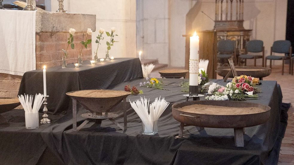 Am Abend gab es eine Gedenkveranstaltung in der Marienkirche im benachbarten Bernau. Foto: Marco Porzig/dpa