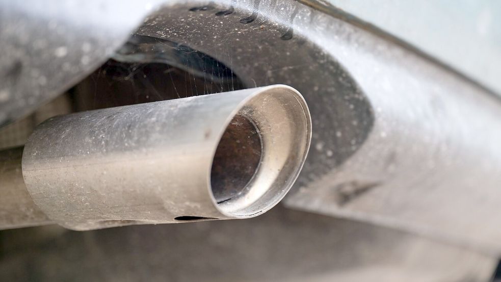 Europas Autohersteller haben nach Einschätzung der Allianz ihr Geld zu lang für Verbrennertechnologie, kurzfristige Renditen und Dividenden ausgegeben. (Symbolbild) Foto: Sebastian Kahnert/dpa