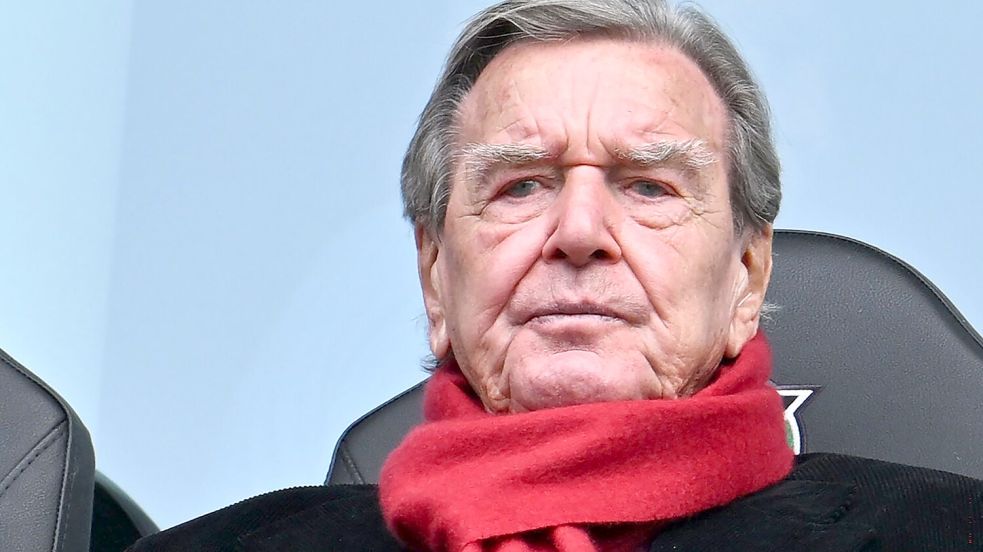 Enge Kontakte nach Moskau: Gerhard Schröder. (Archivbild) Foto: Swen Pförtner/dpa