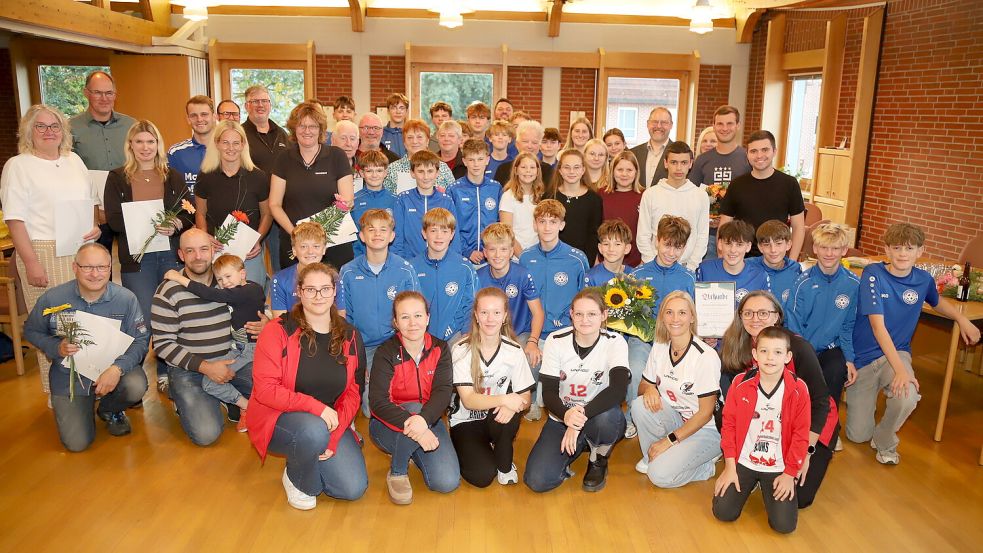Viele Sportlerinnen, Sportler, Trainer und Betreuer sowie Vertreter aus dem Rat hatten sich zur Sportlerehrung im Ratssaal eingefunden. Foto: Hans Passmann