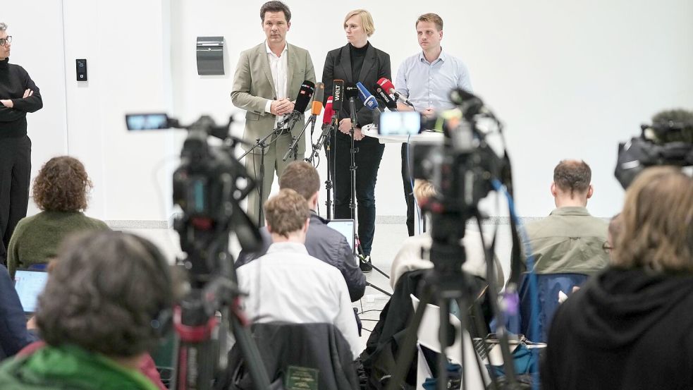 Vertreter von SPD, Linken und Grünen in Berlin beraten über die Chancen einer Regierungsbildung.  Foto: Sven Kaeuler/dpa