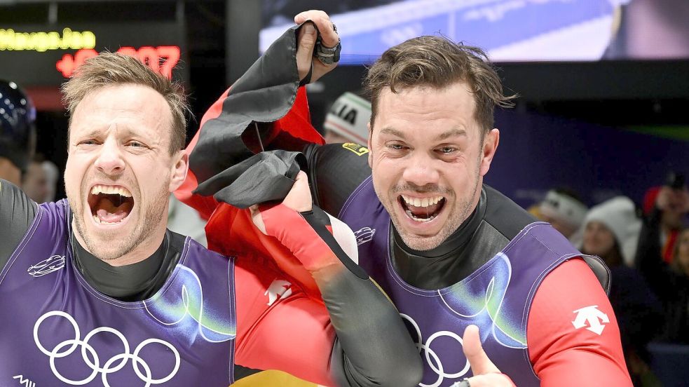 Tobias Wendl (Deutschland, r) und Tobias Arlt (Deutschland) wollen nun bis Olympia 2030 weitermachen. (Archivbild) Foto: Robert Michael/dpa