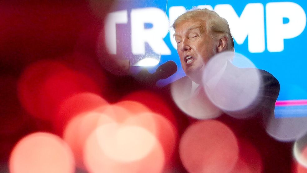 Trump findet nach wie vor, er sollte den Friedensnobelpreis bekommen.  Foto: Julia Demaree Nikhinson/AP/dpa