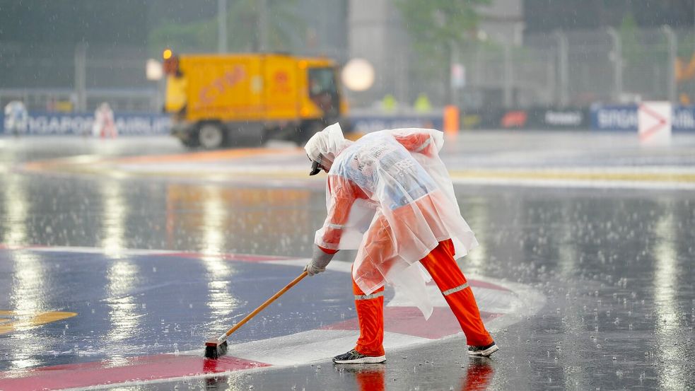 Heftiger Regen verzögerte das Sprint-Rennen in Singapur. Foto: David Davies/PA Wire/dpa