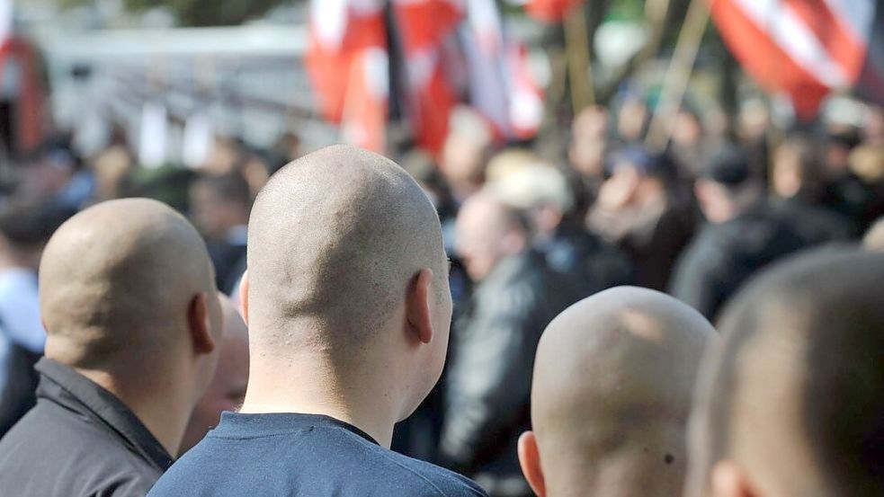 Eine Veranstaltung in Neumünster befasst sich unter anderem mit Rechtsextremismus und den daraus resultierenden Herausforderungen für die Polizei. Foto: Bernd Thissen