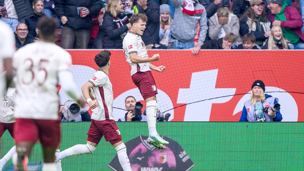 Robin Fellhauer jubelt über sein Rekordtor. Foto: Tom Weller/dpa