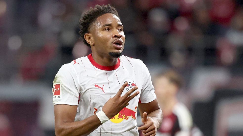 Eins, zwei, drei: Nkunku erzielte den ersten Leipziger Bundesliga-Hattrick. Foto: Jan Woitas/dpa