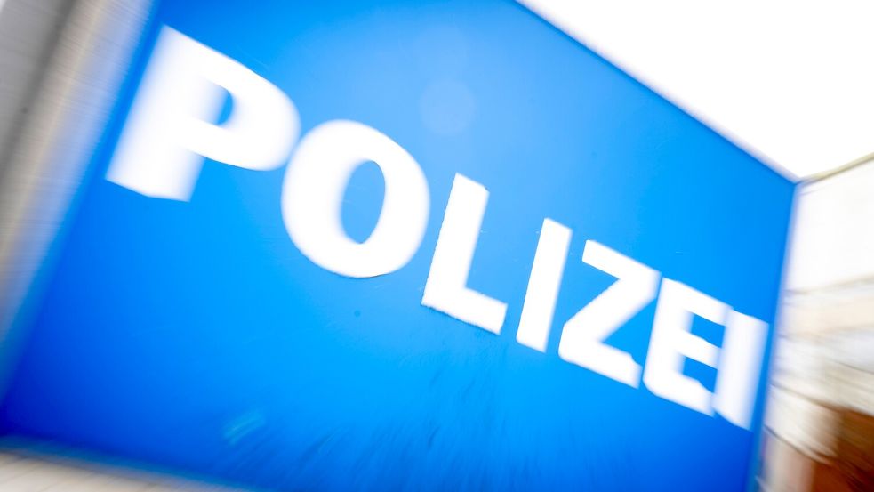 Die Polizei bremen sucht nach den drei Mädchen im Alter zwischen acht und 13 Jahren, die in der Straßenbahn rassistisch beleidigt wurden. Foto: Philip Dulian/dpa