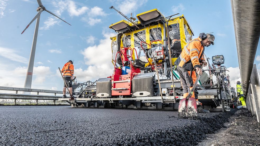 Die Autobahn 31 zwischen Riepe und Emden-Ost wird derzeit saniert. Foto: Klaus Ortgies