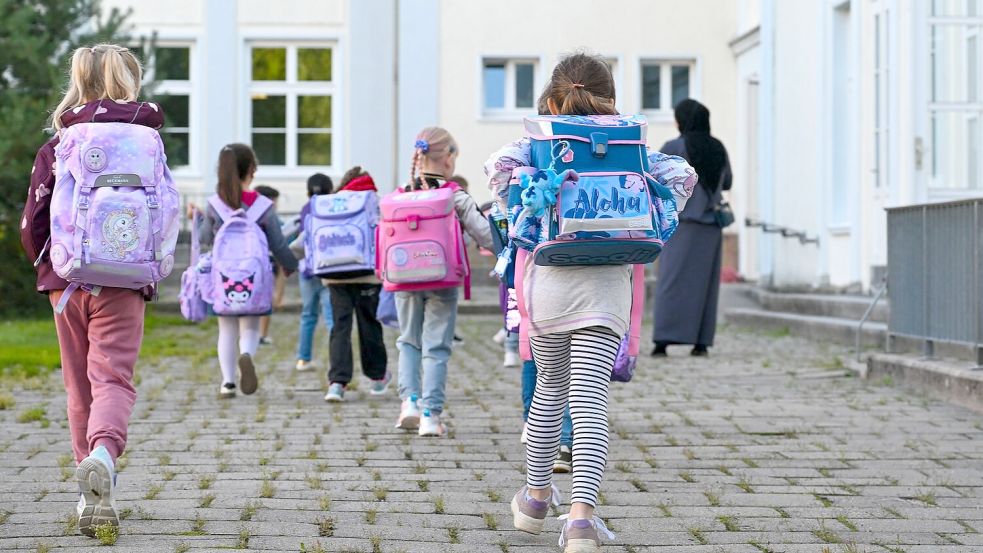 Kinder leiden unter den Folgen des Klimawandels. (Symbolbild) Foto: Patrick Pleul/dpa