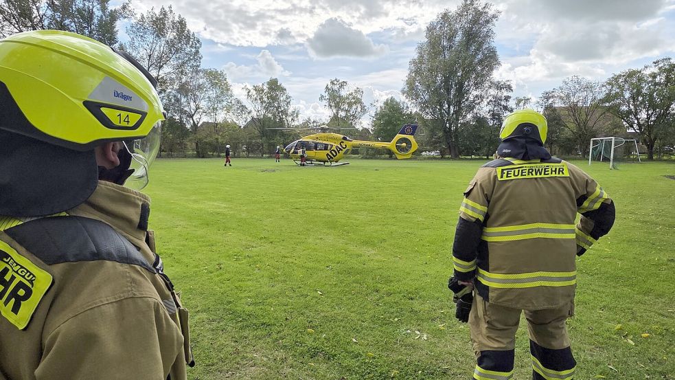 Nach einem Unfall in Jemgum war ein Hubschrauber im Einsatz. Foto: Bodo Wolters
