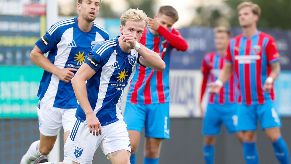 Theo Schröder erzielte beim 4:2-Erfolg der Emder in Drochtersen die ersten beiden Kickers-Tore. Foto: Jens Doden, Emden