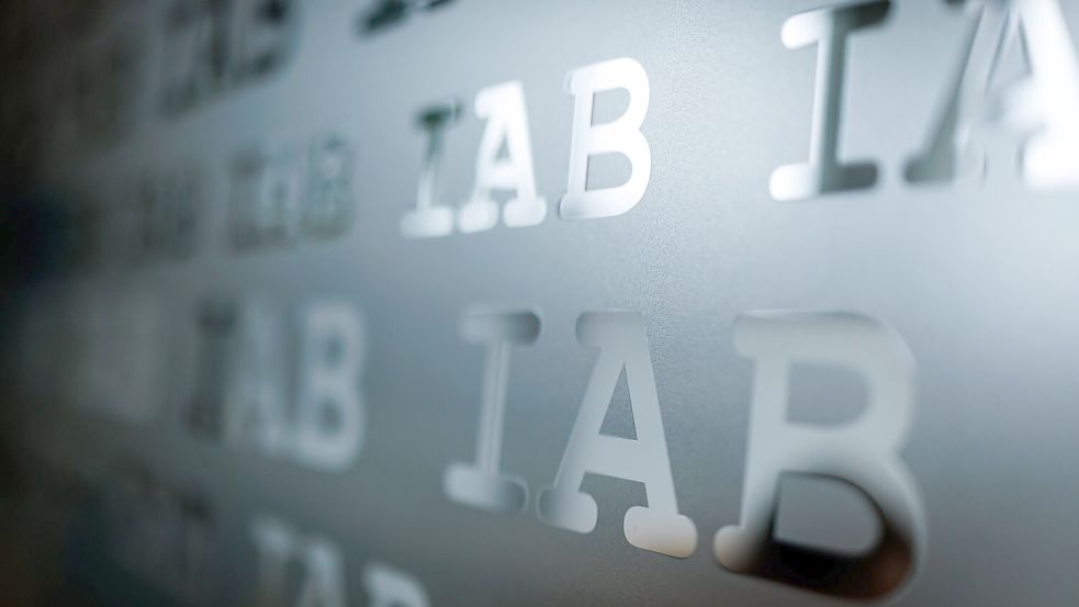 Laut einer IAB-Studie hat der Einsatz von Künstlicher Intelligenz bisher noch nicht auf Einbrüchen auf dem Arbeitsmarkt geführt (Archivbild).  Foto: Daniel Karmann/dpa