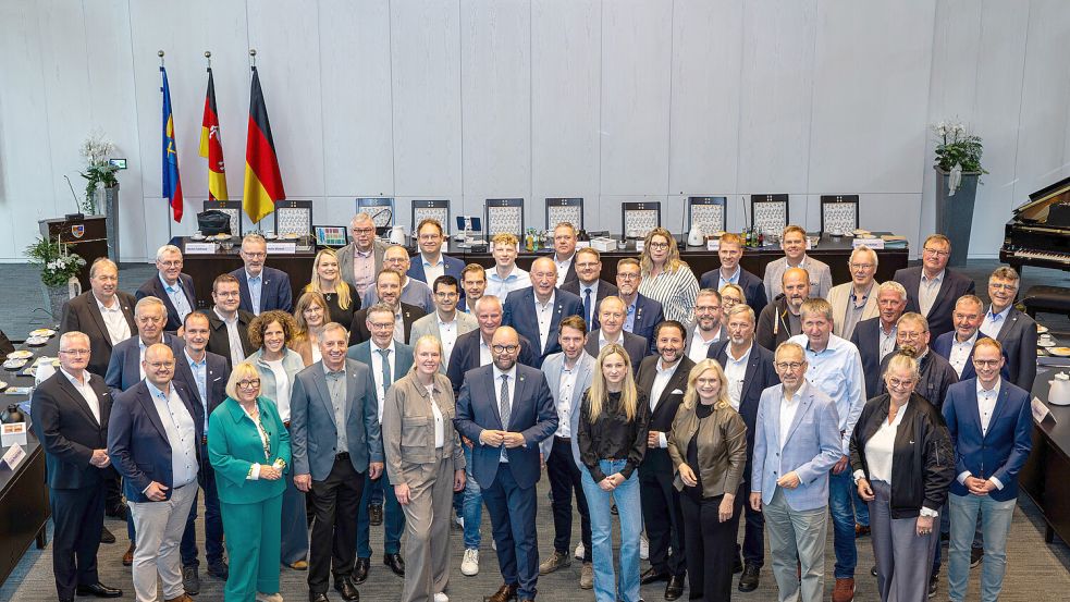 Von den 48 Kreistagsabgeordneten wurden am 6. Oktober 26 nach der Sitzung des Kreistages des Landkreises Cloppenburg verabschiedet. Foto: Landkreis Cloppenburg
