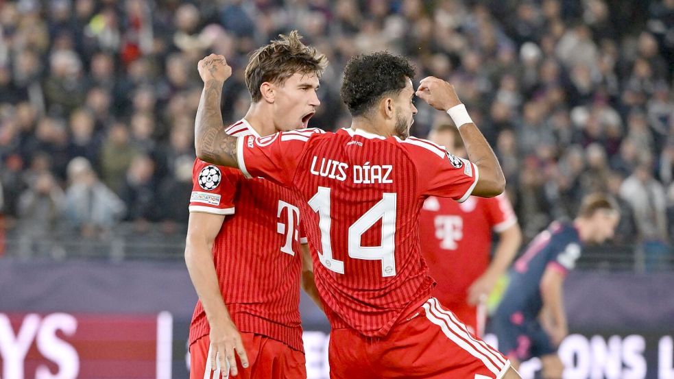Luis Díaz freut sich über seinen Treffer zum 3:2. Foto: Peter Kneffel/dpa
