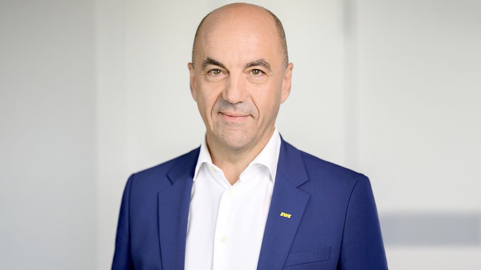 Stefan Dohler, Vorstandsvorsitzender der EWE, sieht vorerst keinen Grund, Gas- oder Strompreise zu erhöhen. Foto: Mohssen Assanimoghaddam