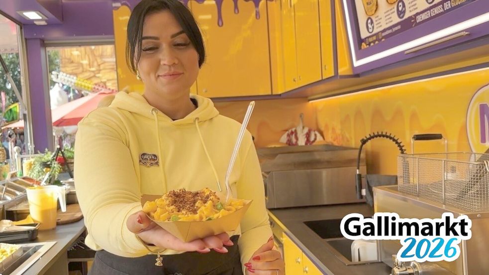 Premiere auf dem Gallimarkt: Sarah von Berg serviert erstmals Mac and Cheese in Leer. Foto: Tatjana Gettkowski