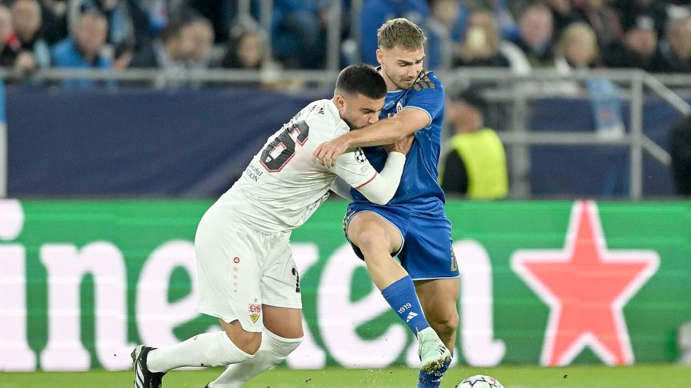 Hat die Zweifel beiseitegeschoben: VfB-Kapitän Deniz Undav (l). Foto: Martin Baumann/TASR Slovakia/AP/dpa