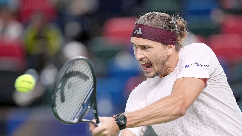 Alexander Zverev steht im Halbfinale von Shanghai. (Archivbild) Foto: Andy Wong/AP/dpa