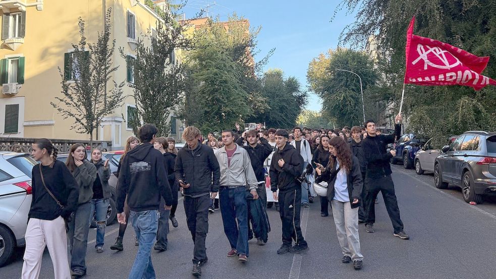 Auch in Italien gehen Schüler jetzt auf die Straßen. Foto: Christoph Sator/dpa