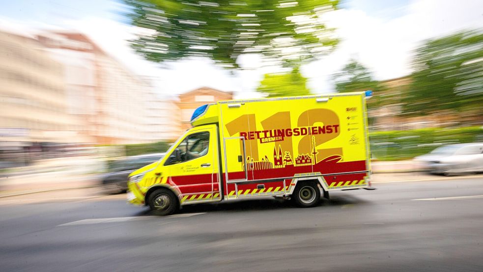 Eine 85 Jahre alte Frau ist in Bremen von ihrem eigenen Mann angefahren worden und dadurch in eine Baugrube gestürzt. Sie wurde schwer verletzt. Foto: Sina Schuldt / dpa