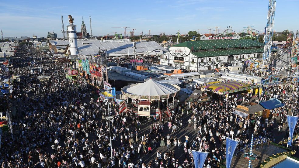 Die Wiesn gehört zur Münchner DNA - entsprechend groß war in den letzten Monaten die Aufregung über den Streit um die Festzelte. (Archivbild) Foto: Felix Hörhager/dpa