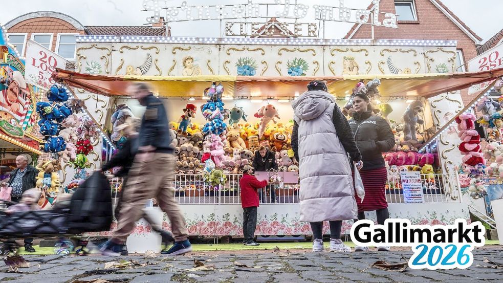Zwischen geschlossenem und geöffnetem Los, ist die Spannung vor der Losbude manchmal größer als vor jedem Fahrgeschäft. Foto: Klaus Ortgies.