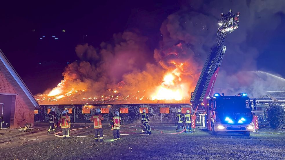 Ein Schweinestall in Vordersten Thüle wurde in der Nacht zu Freitag bei einem Großbrand zerstört. Foto: Jens Kotte/Feuerwehr