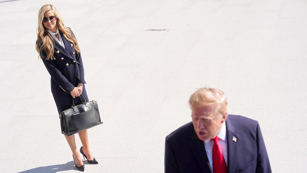 Zacharia hatte erst vor ein paar Tagen ihre erste Pressekonferenz als Trumps Sprecherin - nun gibt sie den Posten US-Kreisen zufolge schon wieder auf.(Archivbild) Foto: Julia Demaree Nikhinson/AP/dpa