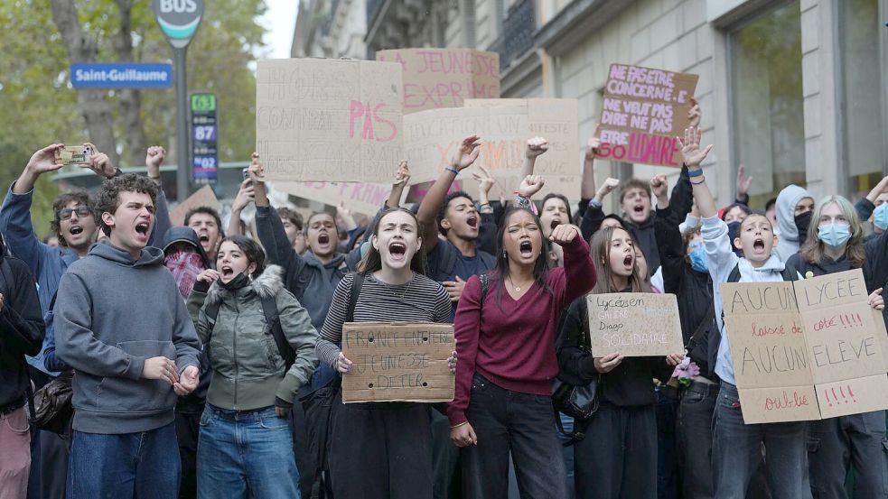 Auch Schüler wollen am Samstag wieder demonstrieren (Archivbild). Foto: Thibault Camus/AP/dpa