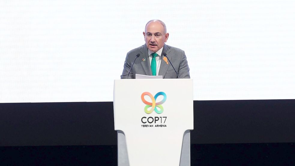 Im Fokus der UN-Konferenz zur biologischen Vielfalt steht eine Zwischenbilanz zum Stand der selbstgesteckten Ziele für den Schutz der Artenvielfalt. Der armenische Ministerpräsident Nikol Paschinjan hält bereits einige Tage vor Beginn der Konferenz eine Rede.  Foto: Vahram Baghdasaryan/PHOTOLURE via AP/dpa
