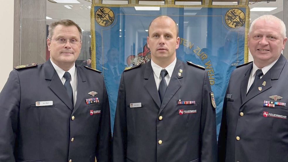 Wichtige Personalie bei der Kreisfeuerwehr Cloppenburg (von links): Kreisbrandmeister Arno Rauer, der stellvertretende Kreisbrandmeister Stefan Abshof und der stellvertretende Kreisbrandmeister Franz-Josef Nording. Foto: Thomas Giehl/Feuerwehr