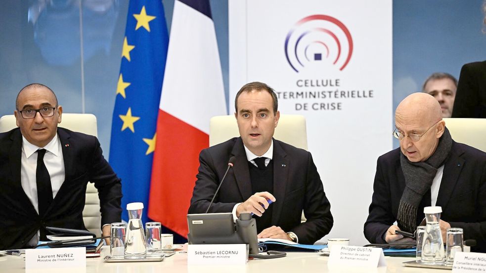 Premier Lecornu und Innenminister Nuñez haben ein konsequentes Durchgreifen gegen Randalierer angekündigt. Foto: JULIEN DE ROSA/Pool AFP/AP/dpa
