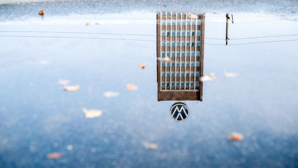 Verkehrte Welt: Während die Konkurrenz abhebt, beschäftigt sich VW mit sich selbst. Foto: Julian Stratenschulte/dpa
