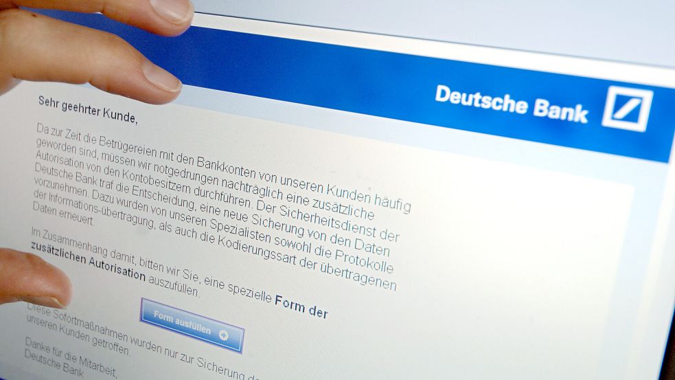Derzeit geben sich Betrüger in Ostfriesland als angeblich echte Banken aus und wollen damit an Bankdaten kommen. Foto: Boris Roessler/DPA