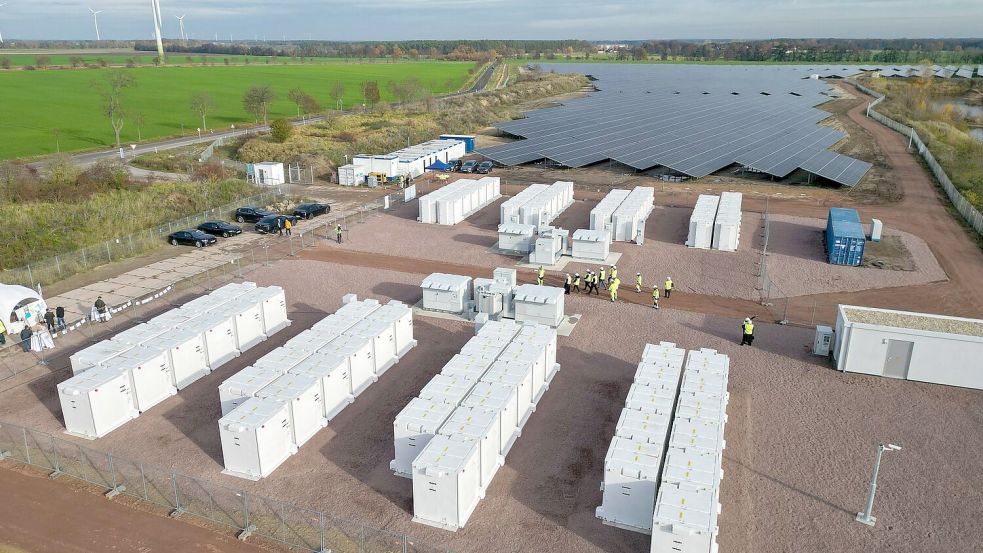 Der BSW-Solar plädiert für mehr Kombinationen aus Speicher und erneuerbaren Energien. (Archivbild) Foto: Jan Woitas/dpa