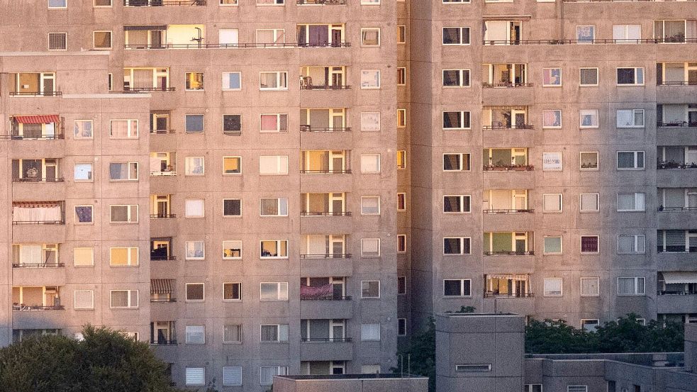 Linke, SPD und Grüne wollen private Wohnungsbestände in Berlin vergesellschaften. (Archivbild)  Foto: Sebastian Gollnow/dpa